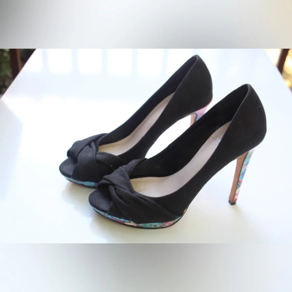 Vince Camuto peep toe pumps - Picture 8 of 11